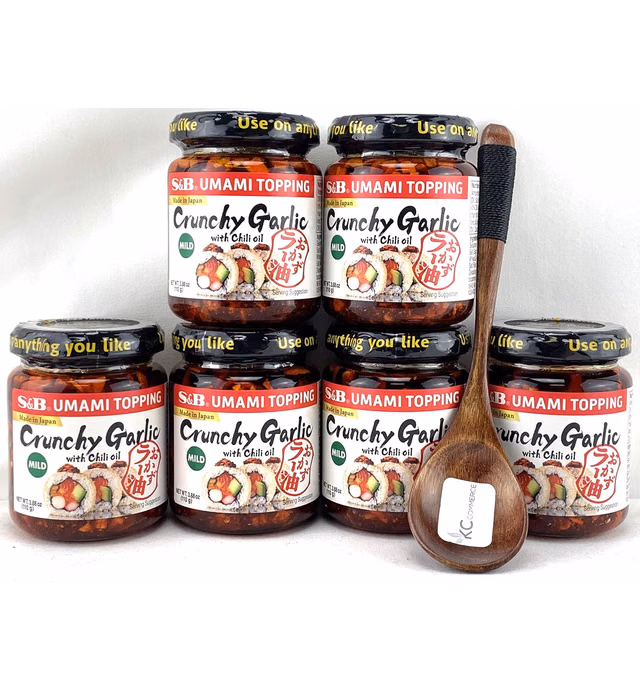 S&B Chili Oil With Crunchhy Garlic 3.9oz Pack of 6 Bundle with FREE KC Commerce Wodden Spoon
