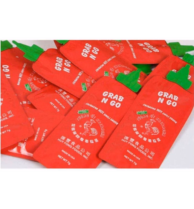 Grab N Go Huy Fong Sriracha Hot Chili Sauce Packets (50 Pack)